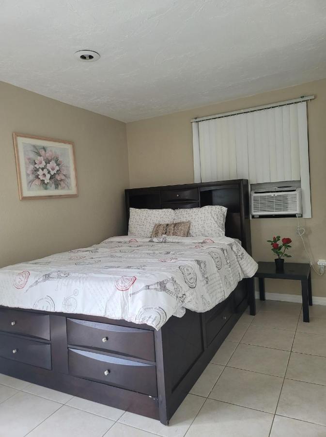 סרסוטה Entire Guesthouse 5 Mins To Siesta Key & Downtown מראה חיצוני תמונה