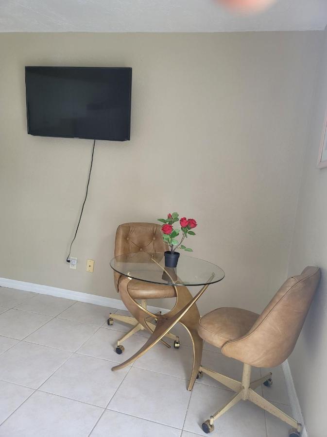 סרסוטה Entire Guesthouse 5 Mins To Siesta Key & Downtown מראה חיצוני תמונה