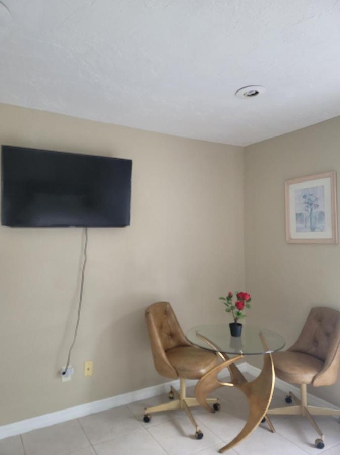 סרסוטה Entire Guesthouse 5 Mins To Siesta Key & Downtown מראה חיצוני תמונה