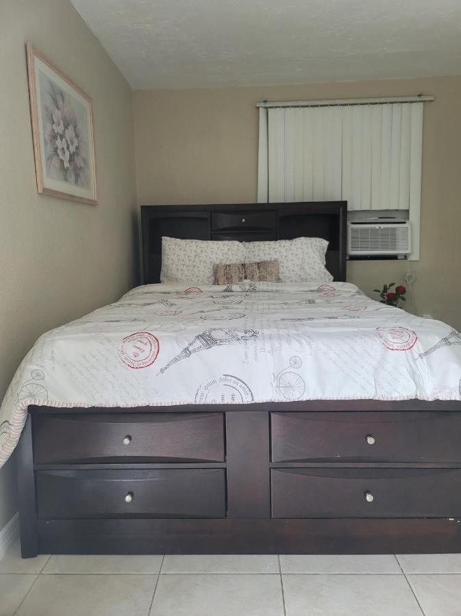 סרסוטה Entire Guesthouse 5 Mins To Siesta Key & Downtown מראה חיצוני תמונה